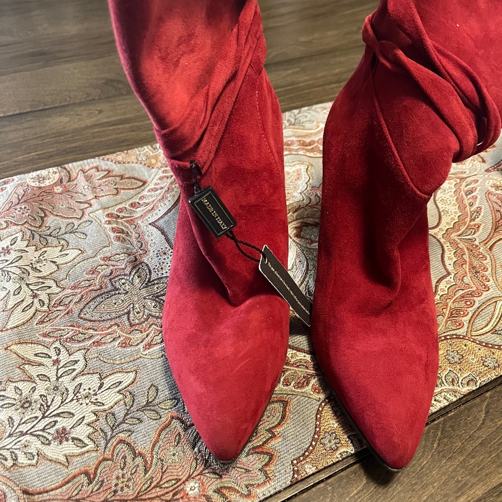 NAPOLEONI Beautiful New red boots